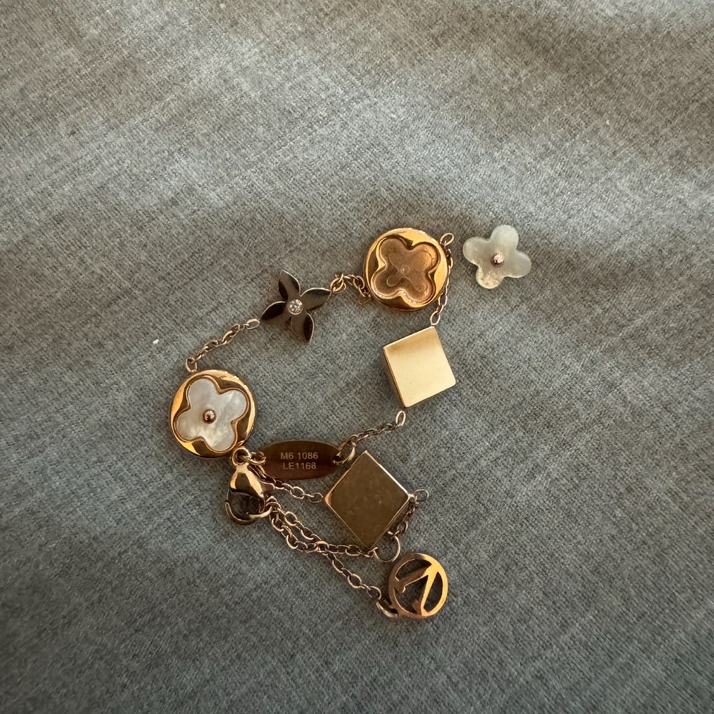 Bracelet for @jinkeying11. Modern Gold and Silver Geometric Bracelet